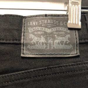 Women’s Size 28-Levi’s 720 High Rise Super Skinny Black Jeans.